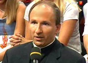 Es ist also f&uuml;r den Einzelgl&auml;ubigen nicht n&ouml;tig, da&szlig; private Offenbarungen und sensationelle Wunder hinzutreten, um glauben zu k&ouml;nnen. Wir d&uuml;rfen daher nicht vor lauter Wundersucht die Realit&auml;t unseres Lebens und unsere Verantwortung auf Erden vergessen, die wir vor Gott tragen.