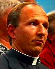 Vizeoffizial Dr. Alexander Pytlik wieder einmal bei Barbara Karlich, diesmal zum Thema des in der Sch&ouml;pfungs- und Erl&ouml;sungsordnung nicht vorgesehenen Amtspriestertums f&uuml;r die Frau, welche besser die Gesamtkirche darstellt und jene Empf&auml;nglichkeit, die jeder unsterblichen Seele, ob des Mannes, ob der Frau, zum ewigen Heil notwendig ist, wenn es um die Gnaden von oben geht.