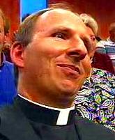 Der Heilige Stuhl jedenfalls ist bei den Ermahnungen und Bestrafungen gegen&uuml;ber den ungehorsamen und schismatischen Damen sehr barmherzig vorgegangen, Kardinal Ratzinger hat Fristen gesetzt und Informationen gegeben, die zeigen, da&szlig; es nur an diesen Frauen lage, die Vers&ouml;hnung anzustreben. Jederzeit ist Umkehr und Einsicht m&ouml;glich, da&szlig; n&auml;mlich keine einzige g&uuml;ltig geweihte Priesterin existiert. Rom jedenfalls hat keinen Dialog abgebrochen, und wenn die Damen behaupten, es g&auml;be Diskussionsverbot &uuml;ber das Thema eines Frauenpriestertums, dann verwechseln sie etwas: wenn dar&uuml;ber allgemeingesellschaftlich gesprochen wird, haben wir als Katholiken die Verpflichtung, die theologischen Gr&uuml;nde gegen das Frauenpriestertum offen darzulegen. Da die fehlende Vollmacht zur g&uuml;ltigen Frauenweihe jedoch im Heiligen Geist vom ordentlichen Lehramt des Papstes und der Bisch&ouml;fe durch die Zeiten und Erdteile unfehlbar und irrtumsfrei vorgelegt wurde, kann diese dogmatische Erkenntnis auch nicht mehr umgest&uuml;rzt werden. Daher kann es innerkirchlich keine legitime Diskussion mit dem Ziel einer h&auml;retischen Lehr&auml;nderung geben.